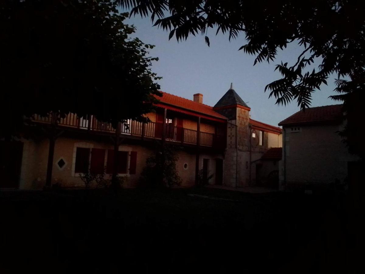 Vila Au Repos Des Elfes Braye-sous-Faye Exteriér fotografie